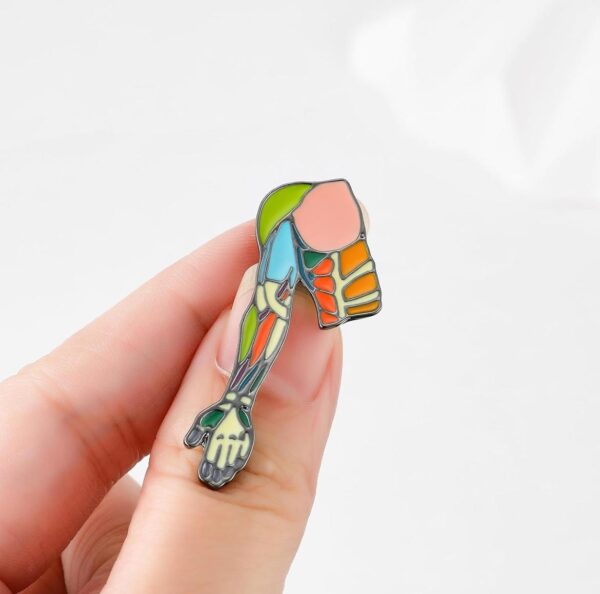 Broche de esmalte medico brazo musculos - Imagen 5